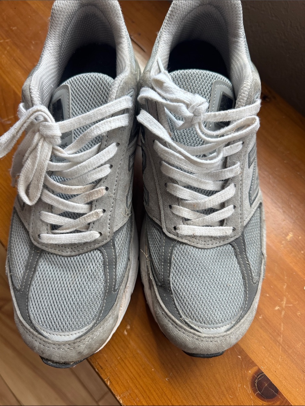 New Balance 990 Men's Gray Lace-Up Athletic Sneakers